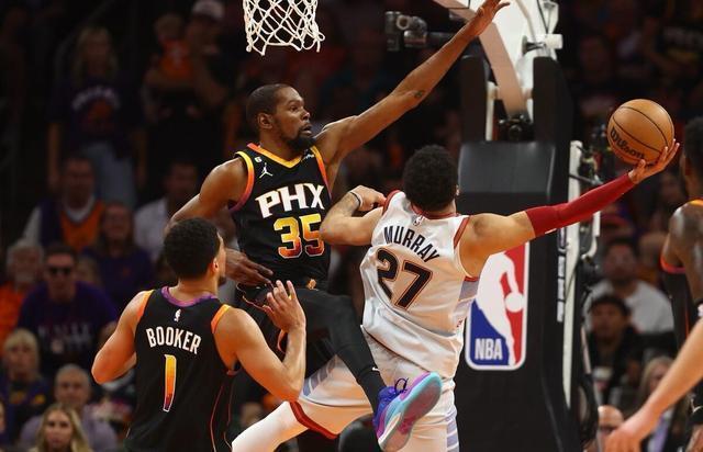  布克47分太阳加时险胜快船晋级  